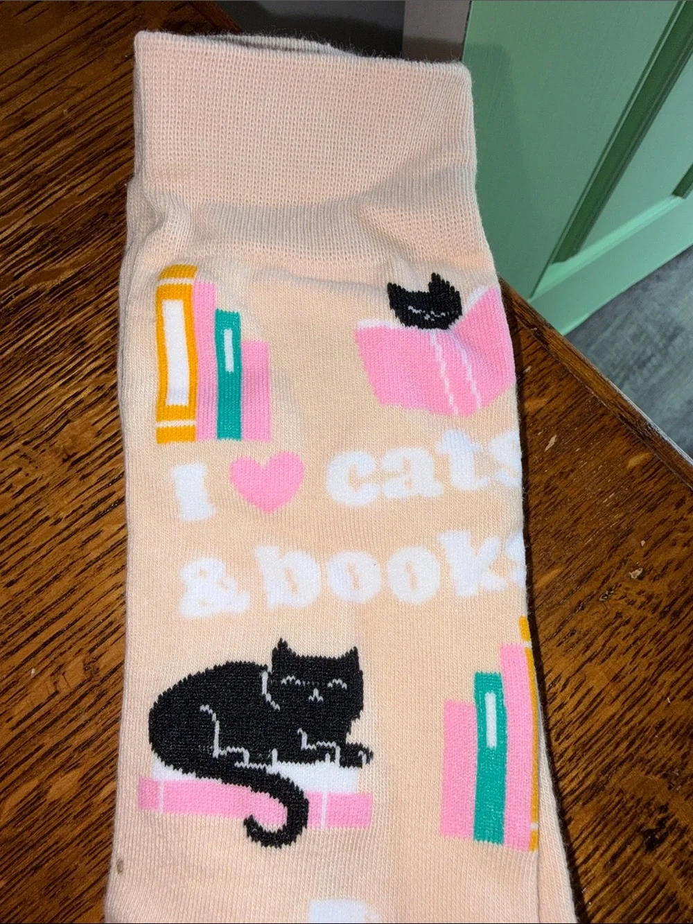 I Love Cats & Books Socks - Women’s Socks